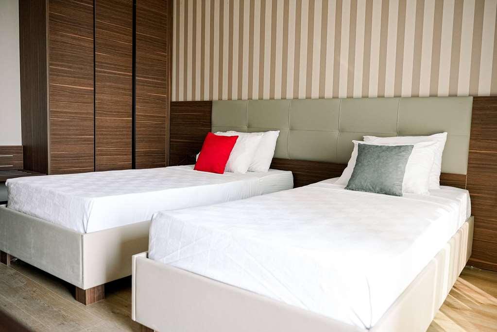 Ramada Cesme Hotel *