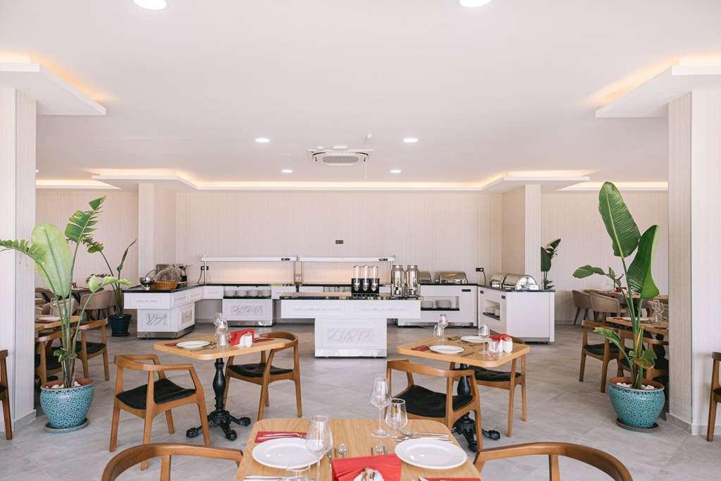 Ramada Cesme Hotel *