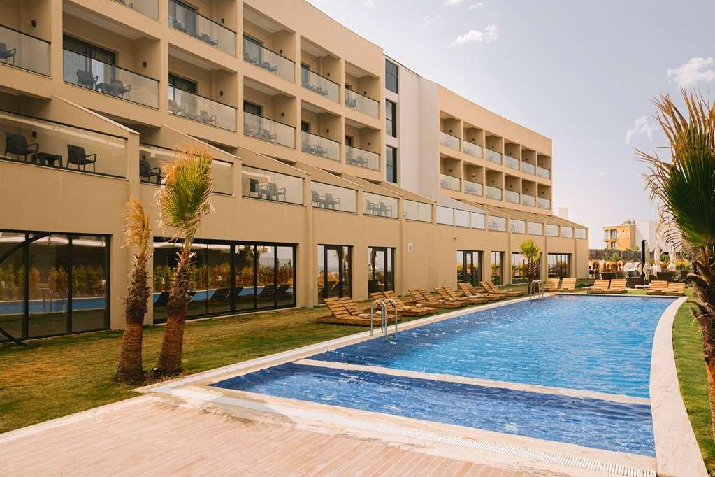 Ramada Cesme Hotel *
